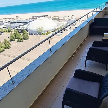 Cancun Summerland Mamaia
