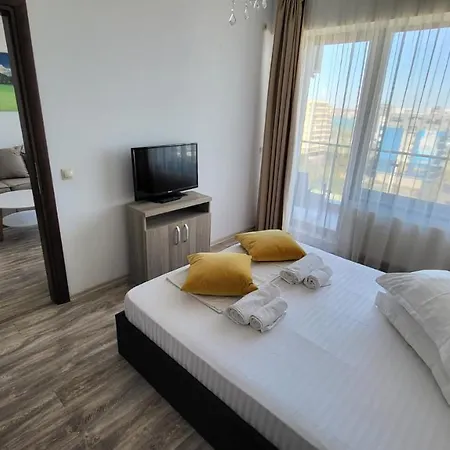 Cancun Summerland Mamaia